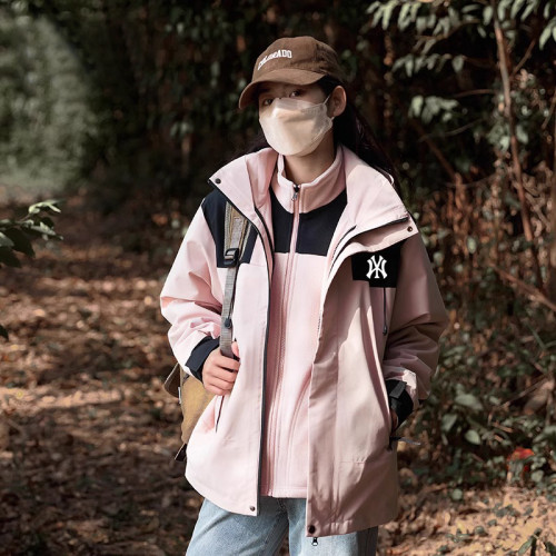 沖鋒衣男女款三合一2026情侶春秋新款小個子防風防水旅行登山外套