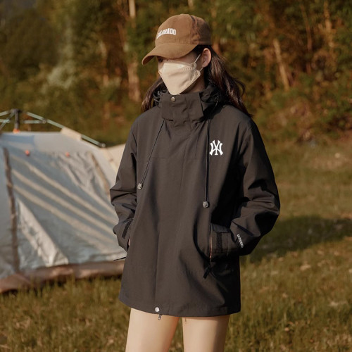 沖鋒衣男女款三合一2026情侶春秋新款小個子防風防水旅行登山外套