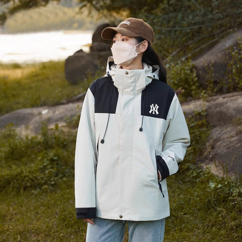 沖鋒衣男女款三合一2026情侶春秋新款小個子防風防水旅行登山外套