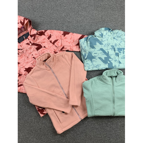 戶外女沖鋒衣三合一兩件套抓絨內膽防風防水冬季保暖連帽可拆上衣 戶外女沖鋒衣三合一兩件套抓絨內膽防風防水冬季保暖連帽可拆上衣