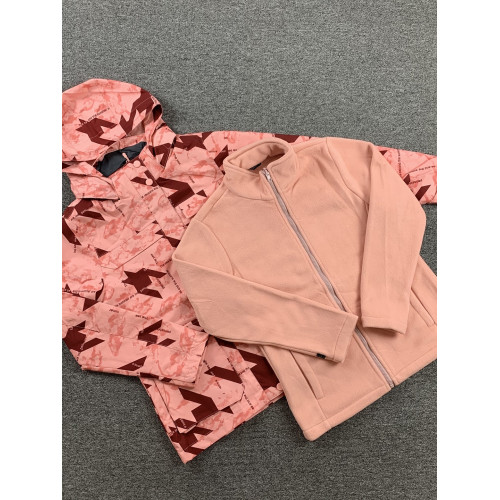 戶外女沖鋒衣三合一兩件套抓絨內膽防風防水冬季保暖連帽可拆上衣 戶外女沖鋒衣三合一兩件套抓絨內膽防風防水冬季保暖連帽可拆上衣