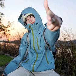 蕉下客多巴胺沖鋒衣情侶款三合一2025新款寬松戶外登山服夾克外套