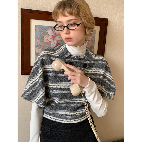 silvernorthlake銀湖 費爾島短款翻領披肩大擺袖條紋撞色外搭上衣 silvernorthlake銀湖 費爾島短款翻領披肩大擺袖條紋撞色外搭上衣