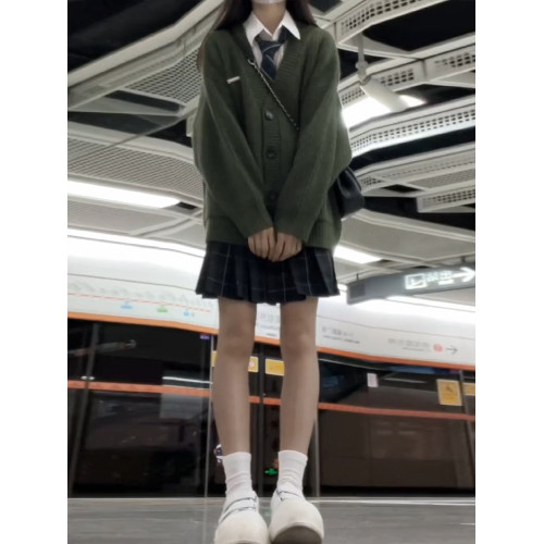 費爾島慵懶風綠色毛衣女秋冬2025新款高級感針織開衫外套韓系早秋 費爾島慵懶風綠色毛衣女秋冬2025新款高級感針織開衫外套韓系早秋