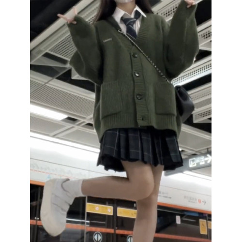 費爾島慵懶風綠色毛衣女秋冬2025新款高級感針織開衫外套韓系早秋 費爾島慵懶風綠色毛衣女秋冬2025新款高級感針織開衫外套韓系早秋