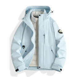 新疆賽裡木湖穿搭羽絨內膽沖鋒衣女三合一可拆卸外套男防水登山服