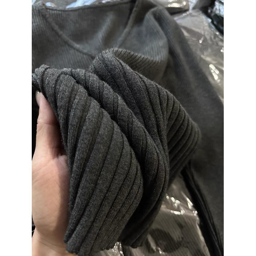 設計感穿搭韓系灰色v領毛衣女2025新款早秋修身顯瘦針織秋冬上衣