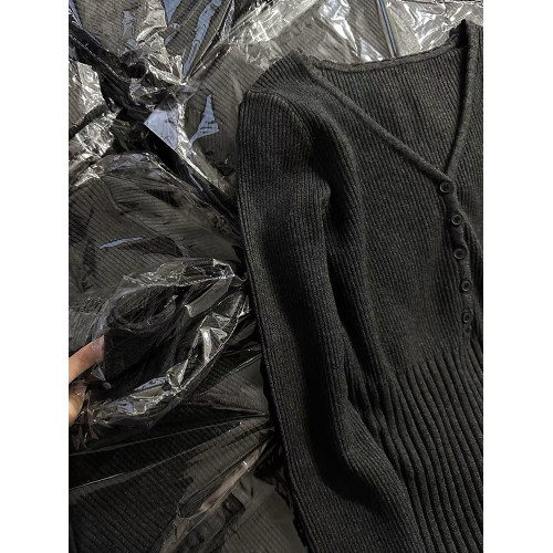 設計感穿搭韓系灰色v領毛衣女2025新款早秋修身顯瘦針織秋冬上衣