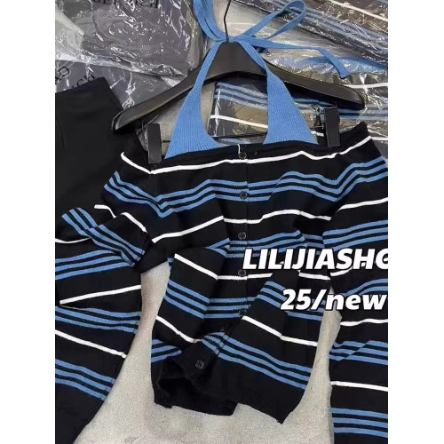 韓國東大門秋季新款洋氣時尚顯瘦百搭條紋掛脖露肩長袖針織上衣女