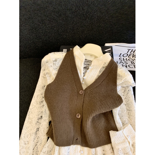 Jade Closet店推薦~美德拉甜美風針織背心鏤空蕾絲襯衫兩件套 Jade Closet店推薦~美德拉甜美風針織背心鏤空蕾絲襯衫兩件套