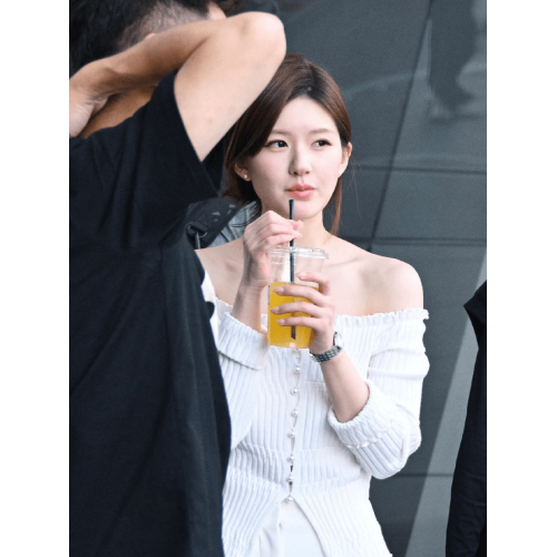 早秋趙露思同款白色一字肩針織衫女新款修身顯瘦露鎖骨高級感上衣