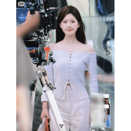 早秋趙露思同款白色一字肩針織衫女新款修身顯瘦露鎖骨高級感上衣