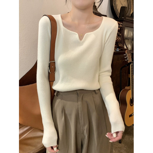 秋冬洋氣海鷗領V領顯瘦毛衣女軟糯針織打底衫高級感chic內搭上衣