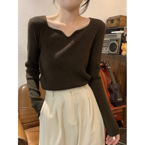 秋冬洋氣海鷗領V領顯瘦毛衣女軟糯針織打底衫高級感chic內搭上衣