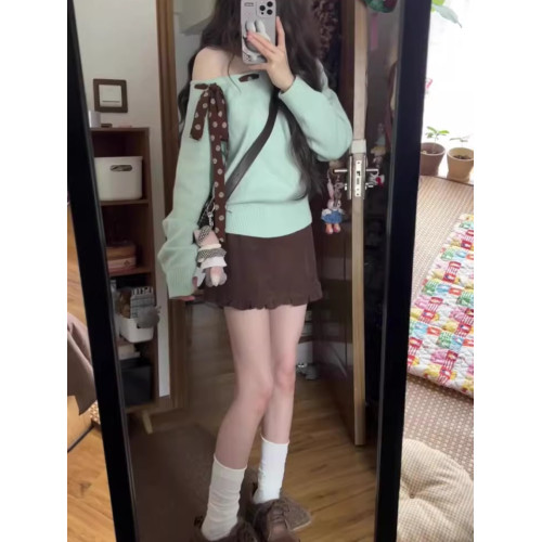 奶綠一字肩波點綁帶毛衣女2025新款秋季設計感露肩長袖針織衫上衣