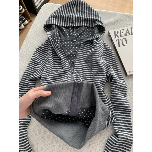 美式復古灰色條紋波點連帽拉鍊衛衣外套女秋季修身短款開衫上衣潮 美式復古灰色條紋波點連帽拉鍊衛衣外套女秋季修身短款開衫上衣潮