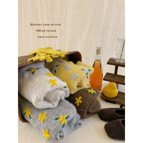 日系復古暖黃軟糯套頭針織毛衣女秋寬松刺綉鉤花少女甜美復古上衣 日系復古暖黃軟糯套頭針織毛衣女秋寬松刺綉鉤花少女甜美復古上衣