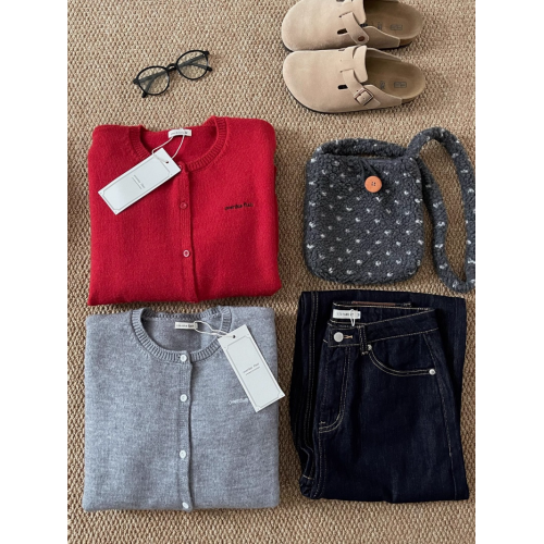 韓代@over* 顔色版型超正!軟糯有厚度刺綉布標復古針織毛衣開衫 韓代@over* 顔色版型超正!軟糯有厚度刺綉布標復古針織毛衣開衫