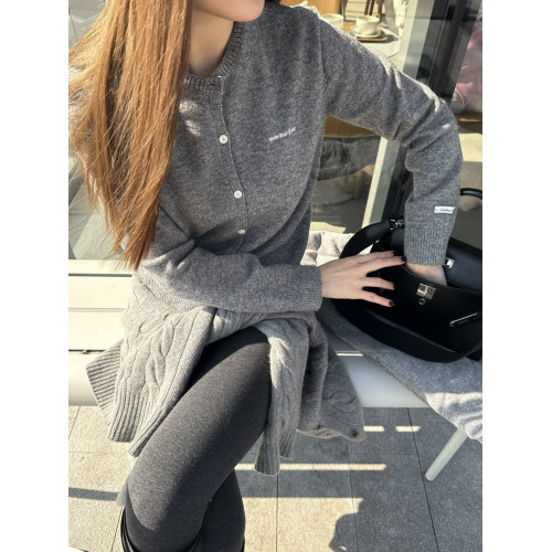 韓代@over* 顔色版型超正!軟糯有厚度刺綉布標復古針織毛衣開衫 韓代@over* 顔色版型超正!軟糯有厚度刺綉布標復古針織毛衣開衫