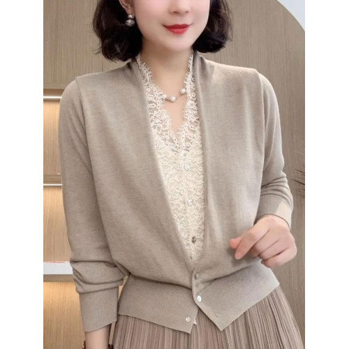 2025秋季新款時尚洋氣媽媽裝假兩件蕾絲拼接針織衫女寬松顯瘦上衣 2025秋季新款時尚洋氣媽媽裝假兩件蕾絲拼接針織衫女寬松顯瘦上衣