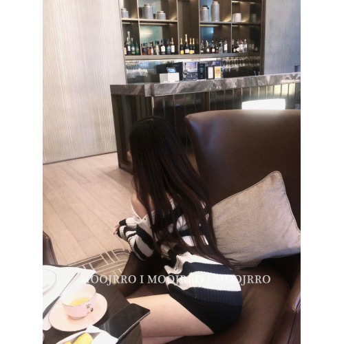 韓系條紋斜肩長袖毛衣女秋純欲氣質針織衫修身顯瘦設計感露肩上衣