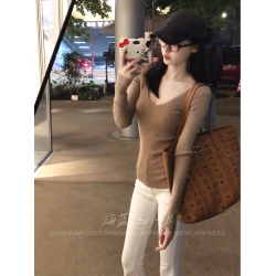 秋季新款溫柔風卡其色V領長袖針織衫女修身顯瘦高級感打底衫上衣