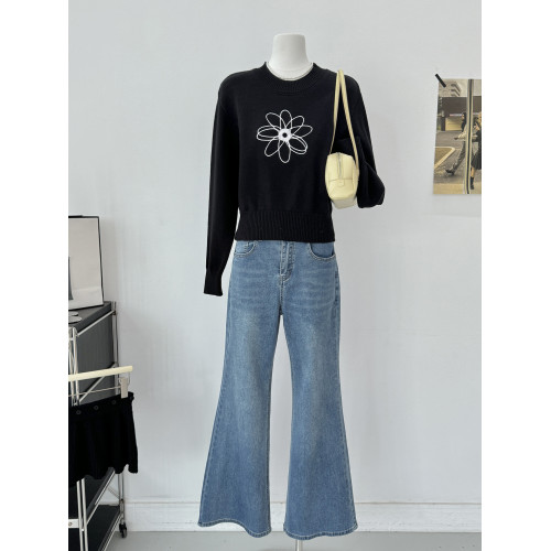 小路故事【雛菊舞會 daisy】休閒感刺綉慵懶風寬松毛衣 小路故事【雛菊舞會 daisy】休閒感刺綉慵懶風寬松毛衣