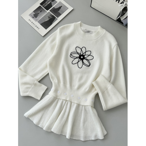 小路故事【雛菊舞會 daisy】休閒感刺綉慵懶風寬松毛衣 小路故事【雛菊舞會 daisy】休閒感刺綉慵懶風寬松毛衣