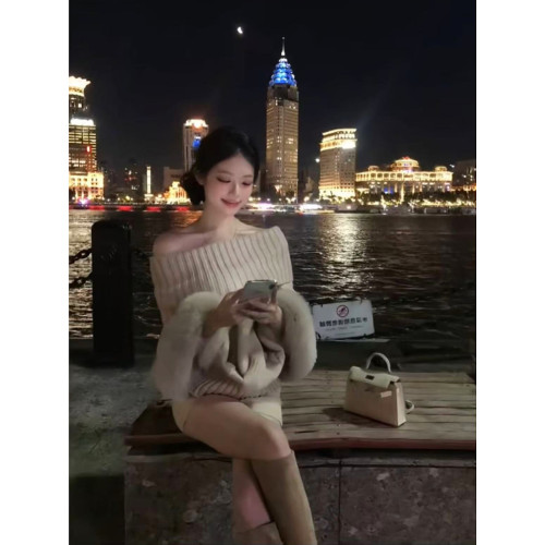 【京洛佳人】袖口仿狐狸毛高領羊毛混紡麻花針織上衣套頭毛衣女 【京洛佳人】袖口仿狐狸毛高領羊毛混紡麻花針織上衣套頭毛衣女