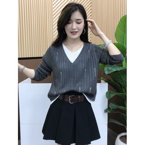 休閒寬松顯瘦小衆拼接上衣女2025秋季新款設計感假兩件V領針織衫