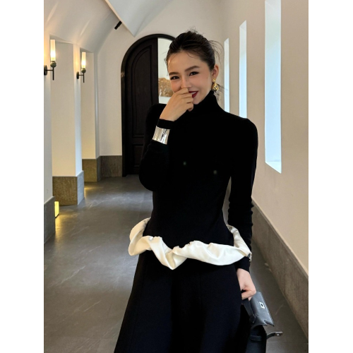 黑色針織上衣女秋冬小衆不撞款高級小香風巨好看輕熟氣質掐腰毛衣 黑色針織上衣女秋冬小衆不撞款高級小香風巨好看輕熟氣質掐腰毛衣