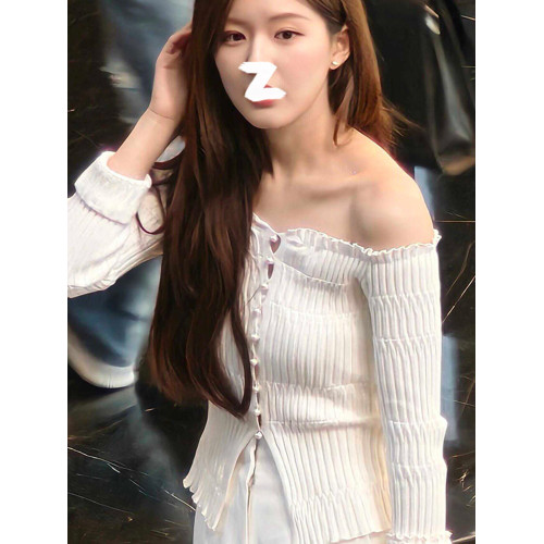許我耀眼趙露思許妍同款白色一字肩長袖薄款針織衫女法式露肩上衣