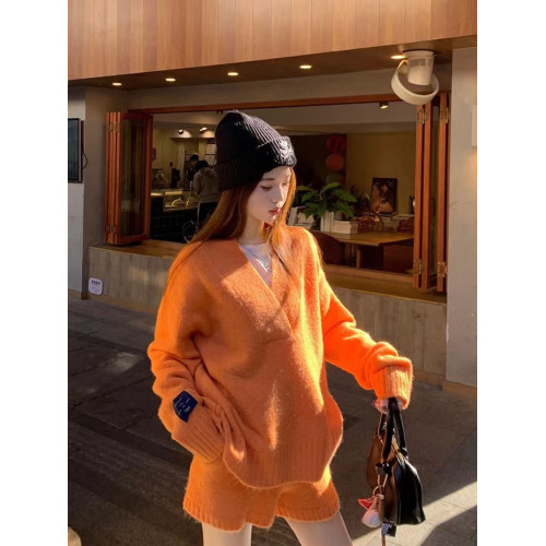 老錢風慵懶松弛感休閒套裝女春秋V領寬松針織毛衣高腰短褲兩件套 老錢風慵懶松弛感休閒套裝女春秋V領寬松針織毛衣高腰短褲兩件套