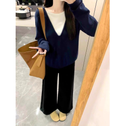 慵懶風軟糯V領藏青色假兩件針織衫女秋冬學院風氣質寬松毛衣上衣