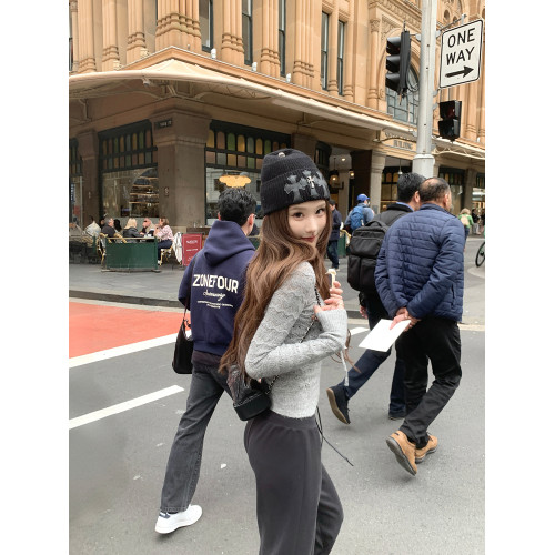 大碼胖mm白色鏤空波浪V領針織上衣女秋冬內搭設計感綁帶長袖毛衣