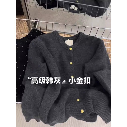 軟糯浣熊絨金釦針織衫開衫秋冬新款韓系溫柔風百搭顯瘦毛衣外套女 軟糯浣熊絨金釦針織衫開衫秋冬新款韓系溫柔風百搭顯瘦毛衣外套女