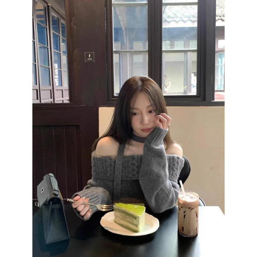 韓系灰色一字肩毛衣女秋冬高級感寬松外穿慵懶風獨特漂亮針織上衣 韓系灰色一字肩毛衣女秋冬高級感寬松外穿慵懶風獨特漂亮針織上衣