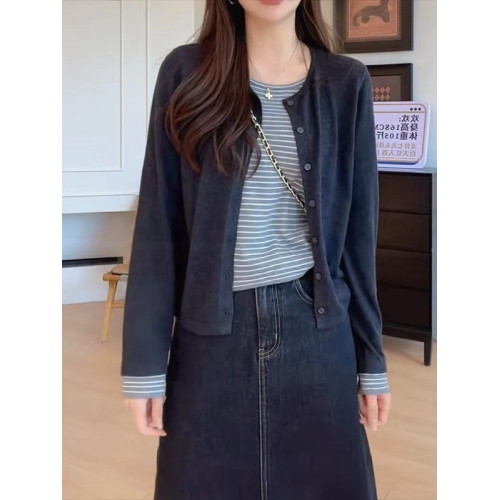 大碼胖mm早秋穿搭假兩件拼接條紋針織衫2025新款顯瘦洋氣開衫上衣 大碼胖mm早秋穿搭假兩件拼接條紋針織衫2025新款顯瘦洋氣開衫上衣