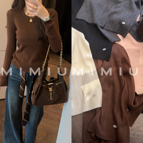 遊鹿鹿 軟糯感竪坑條打底衫 簡約圓領長袖 舒適百搭內搭上衣 遊鹿鹿 軟糯感竪坑條打底衫 簡約圓領長袖 舒適百搭內搭上衣