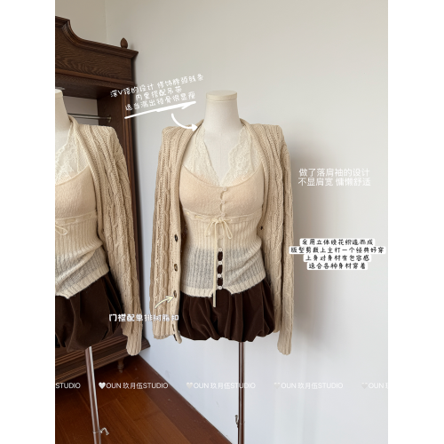 玖月伍 溫莎的午後 100%棉V領麻花毛衣女秋季高級感韓系開衫外套 玖月伍 溫莎的午後 100%棉V領麻花毛衣女秋季高級感韓系開衫外套