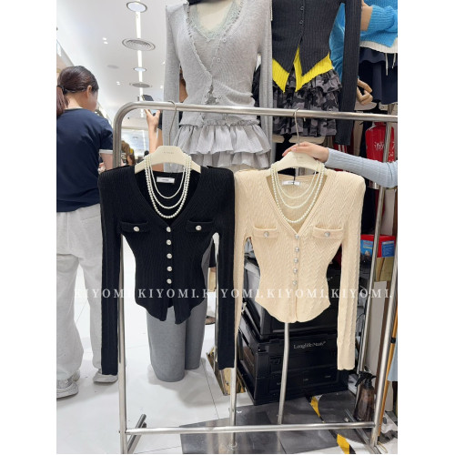 ~KIYOMI實拍韓版純欲辣妹V領巴曼風英倫金屬釦墊肩顯瘦針織衫