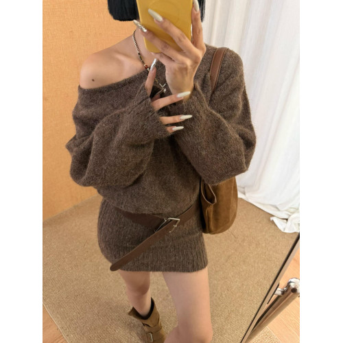 早秋新款針織蝙蝠長袖斜肩收腰包臀裙辣妹修身毛衣連衣裙配腰帶