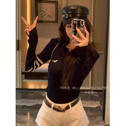 ~小芬家秋冬富家千金輕奢風墊肩顯瘦V領TB風針織衫打底衫內搭