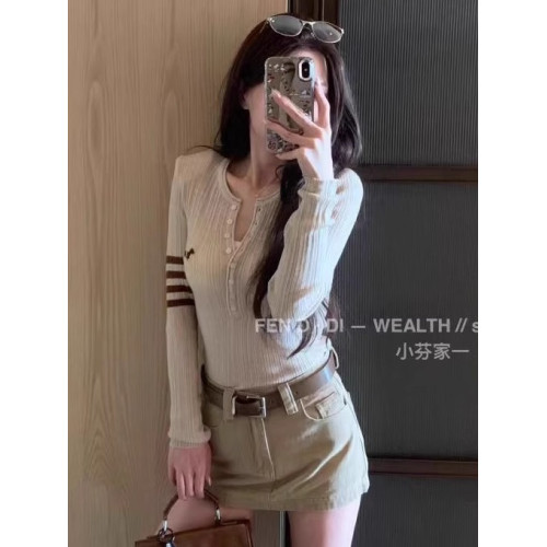 ~小芬家秋冬富家千金輕奢風墊肩顯瘦V領TB風針織衫打底衫內搭