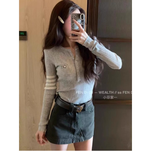 ~小芬家秋冬富家千金輕奢風墊肩顯瘦V領TB風針織衫打底衫內搭