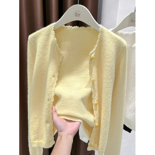 高級感紅色針織開衫外套女秋季2025新款花邊圓領柔糯毛衣長袖披肩