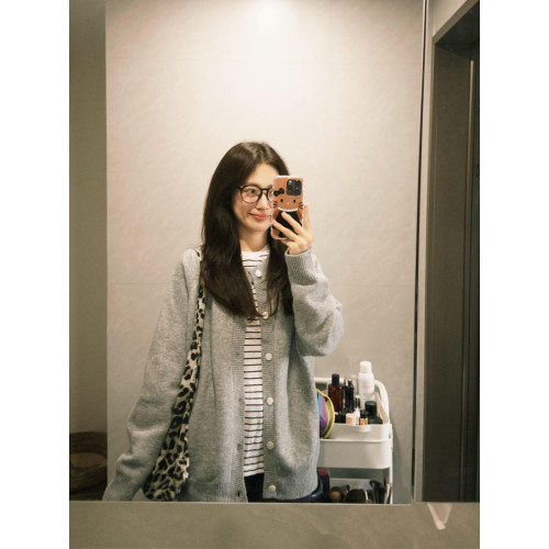 韓系早秋季復古灰色針織開衫毛衣女裝寬松外搭慵懶風休閒外套上衣 韓系早秋季復古灰色針織開衫毛衣女裝寬松外搭慵懶風休閒外套上衣