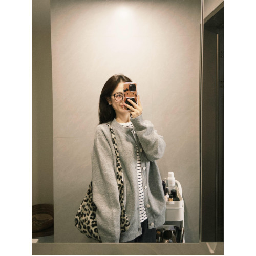 韓系早秋季復古灰色針織開衫毛衣女裝寬松外搭慵懶風休閒外套上衣 韓系早秋季復古灰色針織開衫毛衣女裝寬松外搭慵懶風休閒外套上衣