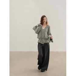 羊城故事 灰色鏤空鉤花v領長袖針織毛衣女秋季新款甜美收腰上衣