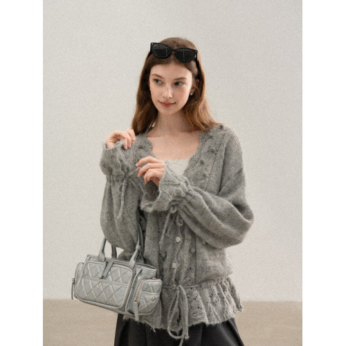 羊城故事 灰色鏤空鉤花v領長袖針織毛衣女秋季新款甜美收腰上衣